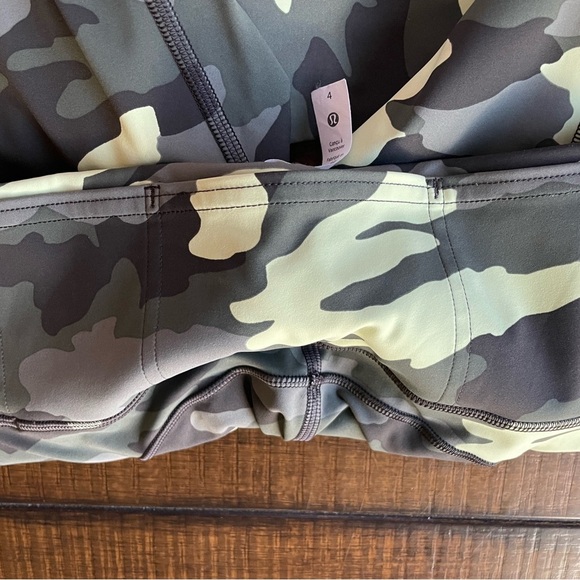 Lululemon Fast Free HR Tight 25” Camo Size 4 Crispin Green Pockets - Picture 6 of 6